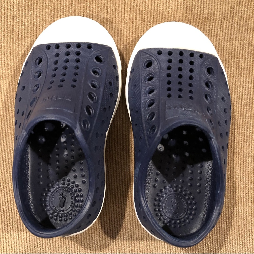 Native Slip-On Water Clogs in Navy and White